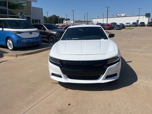 Used 2023 Dodge Charger SXT w/ Blacktop Package image 2