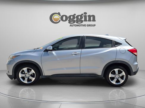 Used 2017 Honda HR-V LX image 3