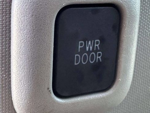 Used 2016 Toyota Sienna XLE image 38