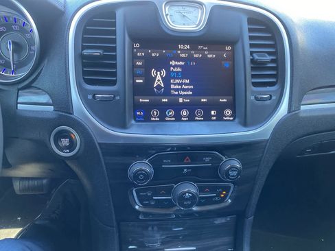 Used 2019 Chrysler 300 Touring RWD image 13