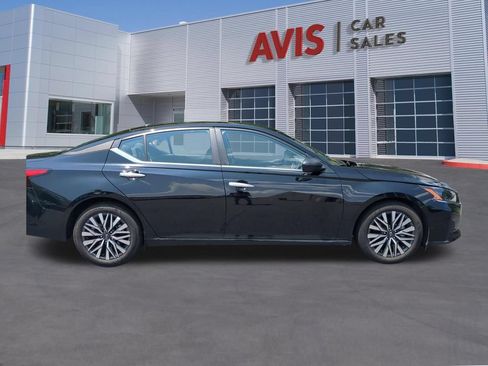 Used 2025 Nissan Altima 2.5 SV FWD image 5
