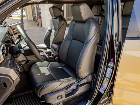 Used 2024 Toyota Tacoma TRD Off-Road image 28