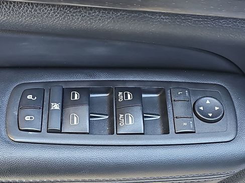 Used 2017 Jeep Grand Cherokee Altitude AWD/4WD image 32