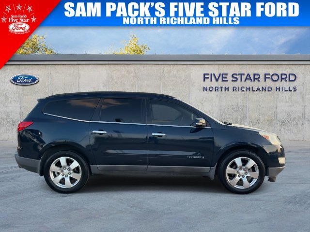 Used 2009 Chevrolet Traverse LT w/ California Edition Package FWD image 10