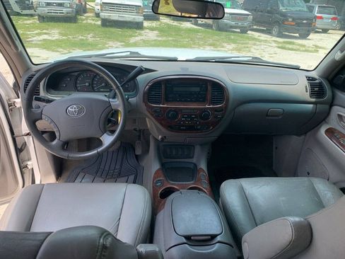 Used 2006 Toyota Sequoia SR5 RWD image 11