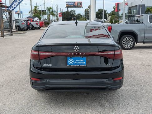 Used 2025 Volkswagen Jetta SE FWD image 5
