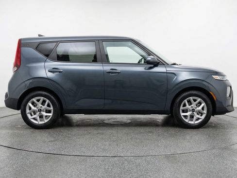 Used 2025 Kia Soul LX w/ LX Technology Package FWD image 11