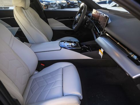 Used 2026 BMW 530i w/ M Sport Package RWD image 13