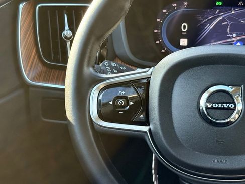 Used 2024 Volvo XC60 B5 Plus image 19