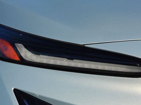 Used 2022 Chevrolet Bolt EUV Premier w/ Sun & Sound Package image 9