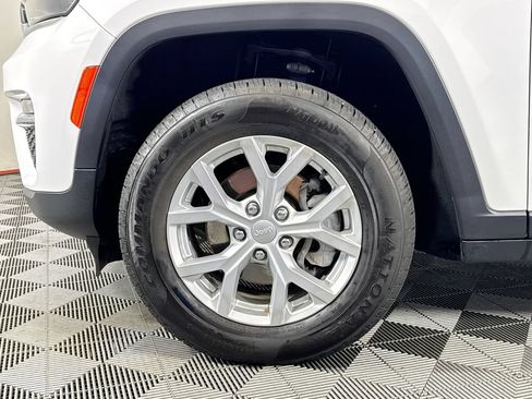 Used 2023 Jeep Grand Cherokee Limited AWD/4WD image 30