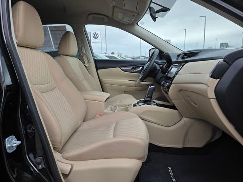 Used 2017 Nissan Rogue SV w/ SV Premium Package image 15
