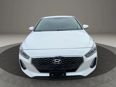 Used 2019 Hyundai Elantra GT FWD image 2