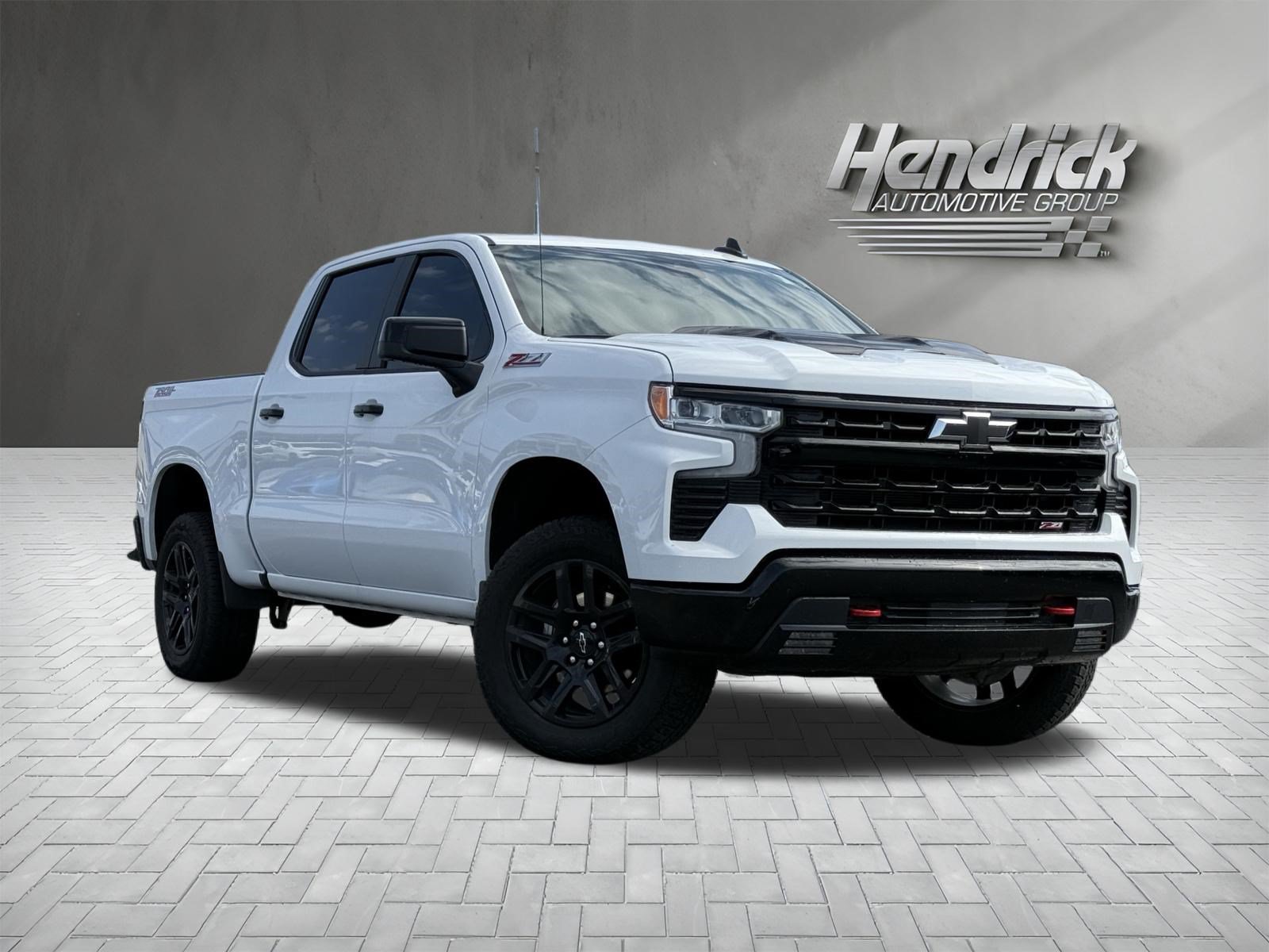 Used 2026 Chevrolet Silverado 1500 LT Trail Boss w/ Convenience Package II AWD/4WD image 2