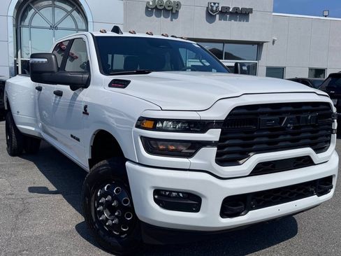 Used 2025 RAM 3500 Big Horn AWD/4WD image 1