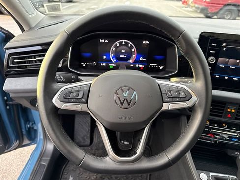 Certified 2025 Volkswagen Jetta SE w/ Sunroof Package image 12