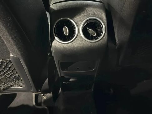 Used 2021 Mercedes-Benz GLB 250 4MATIC image 28