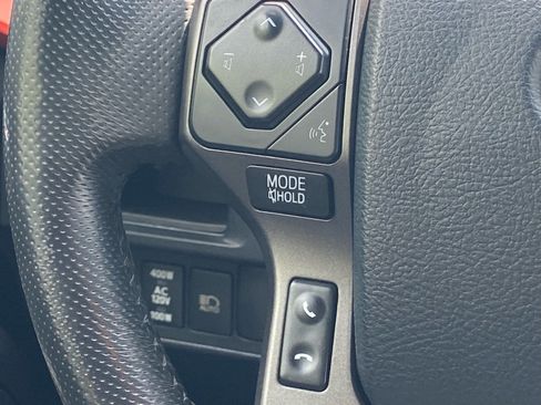 Used 2018 Toyota Tacoma TRD Sport w/ Technology Package AWD/4WD image 9