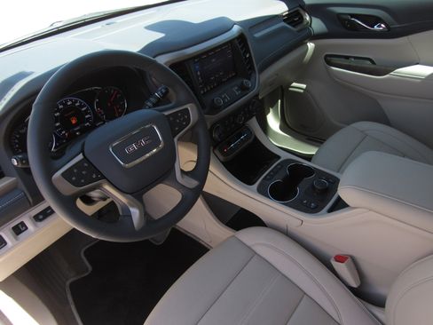Used 2023 GMC Acadia Denali w/ Denali Ultimate Package FWD image 18