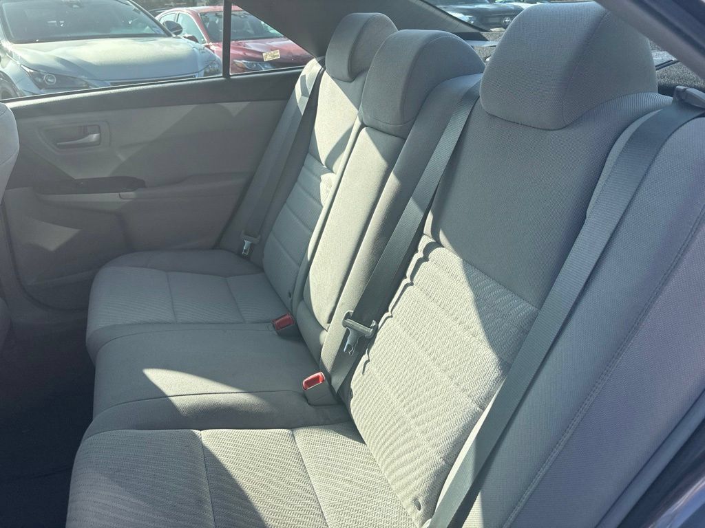 Used 2017 Toyota Camry LE FWD image 11