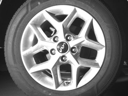 Used 2025 Kia Soul LX w/ LX Technology Package FWD image 15