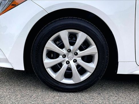 Certified 2024 Toyota Corolla LE FWD image 7