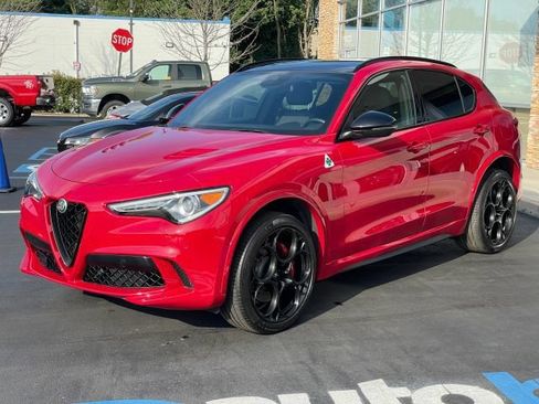 Used 2022 Alfa Romeo Stelvio Quadrifoglio w/ Active Assist Plus Package AWD/4WD image 9