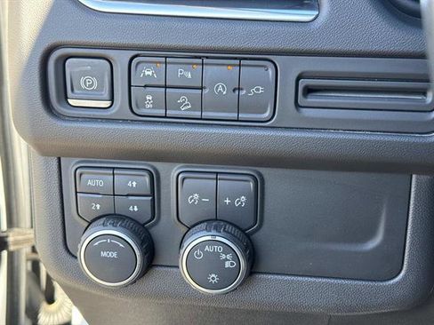 Used 2021 Chevrolet Suburban Z71 w/ Luxury Package image 23