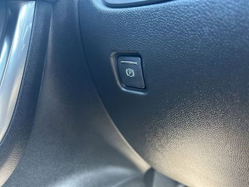 Used 2019 Chevrolet Blazer LT FWD image 21