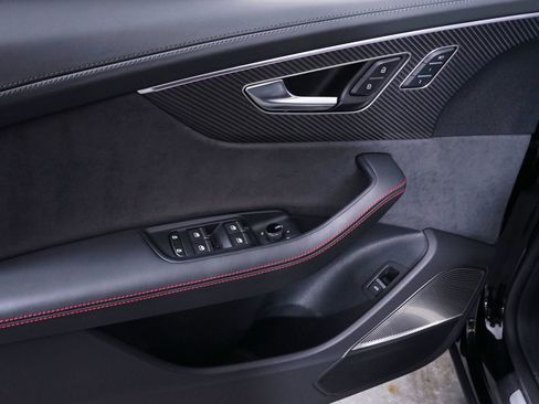 Used 2023 Audi RS Q8 4.0T image 34