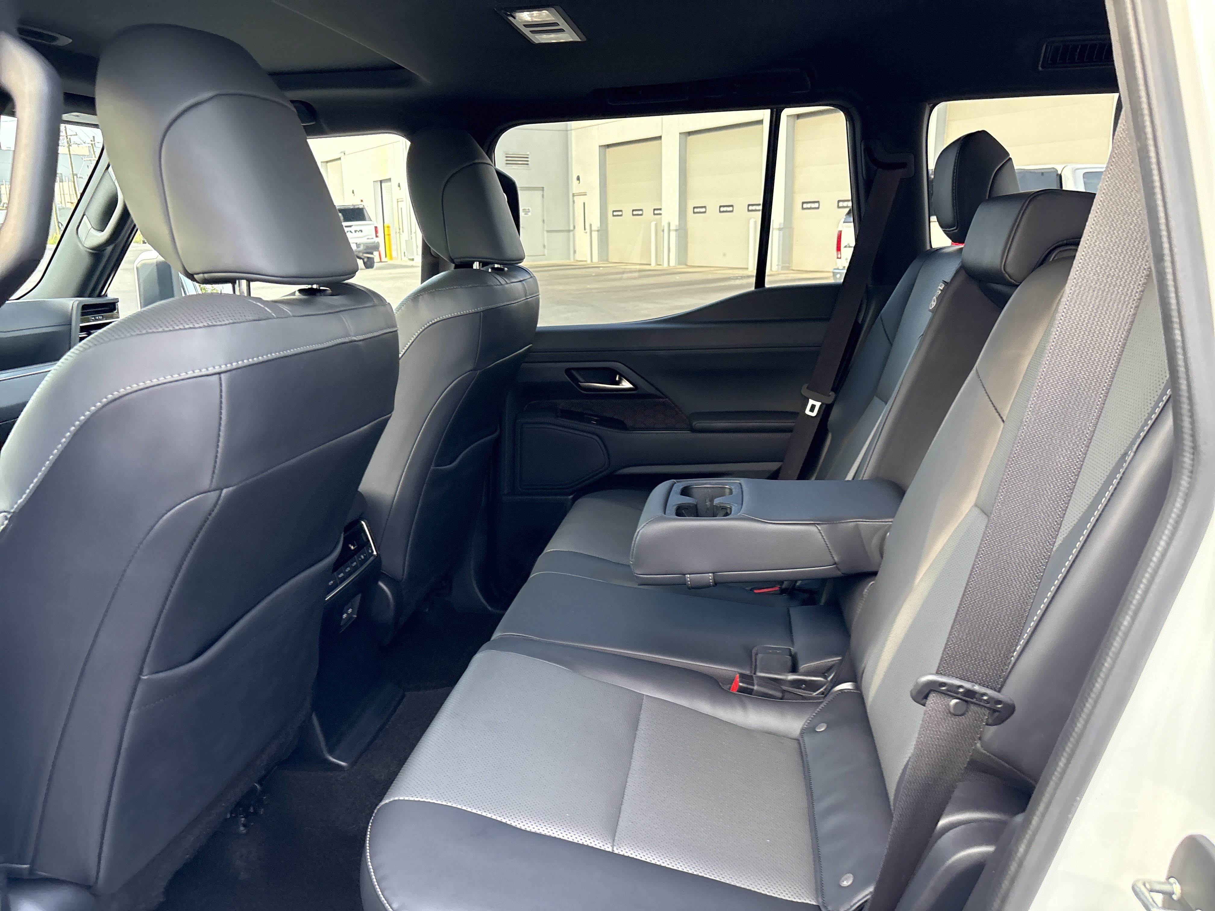 Used 2024 Lexus GX 550 w/ Accessory Package (Z1) AWD/4WD image 34