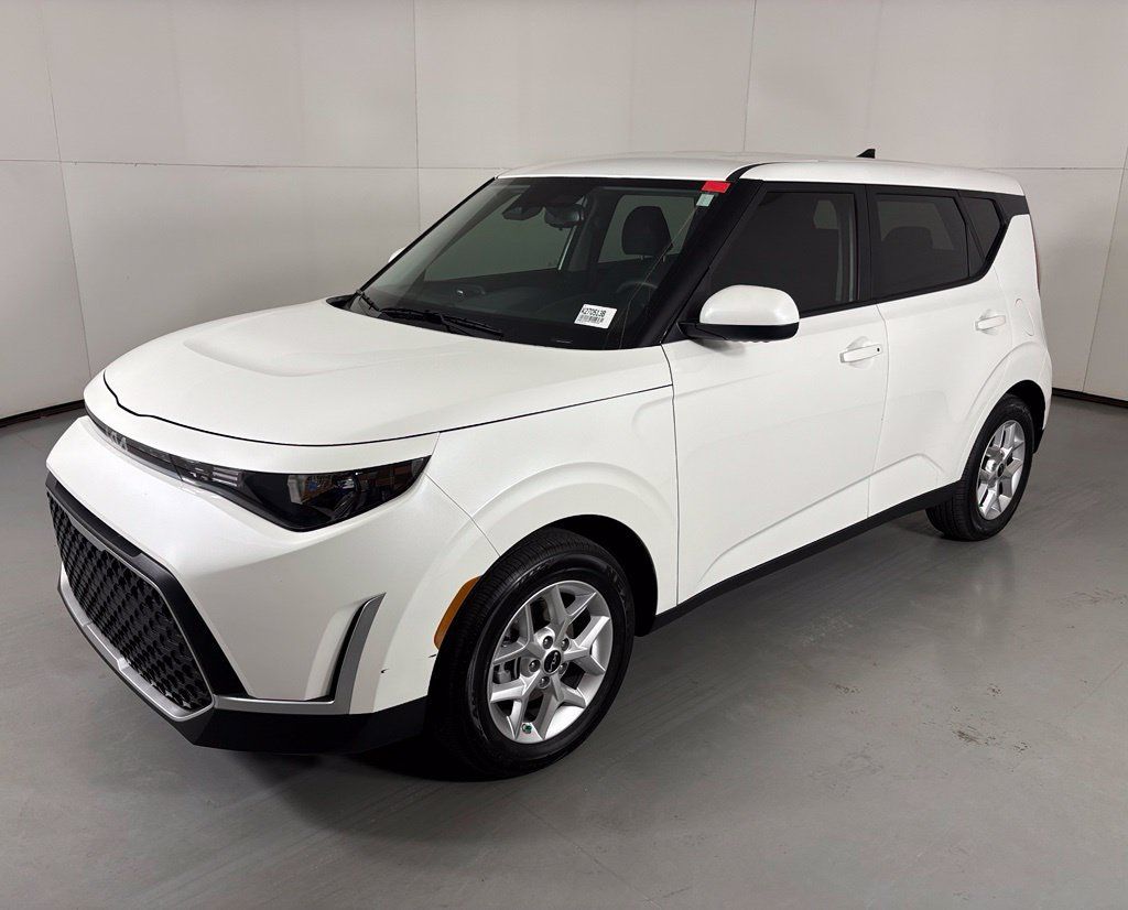 Used 2025 Kia Soul S FWD image 4