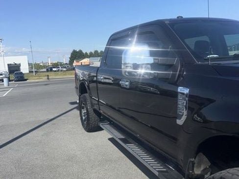 Used 2018 Ford F250 XLT w/ XLT Premium Package AWD/4WD image 5