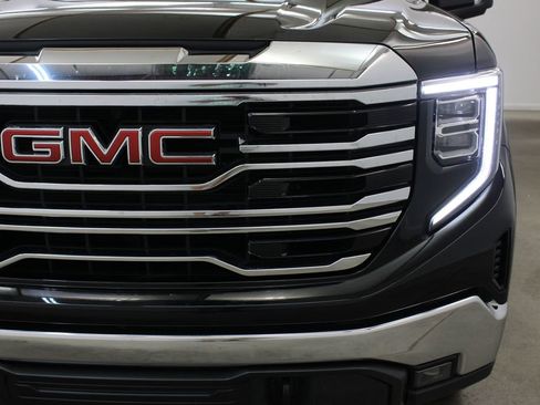 Used 2025 GMC Sierra 1500 SLT AWD/4WD image 8