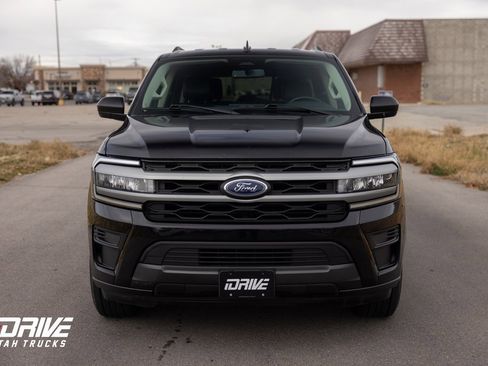 Used 2024 Ford Expedition Max XLT image 3