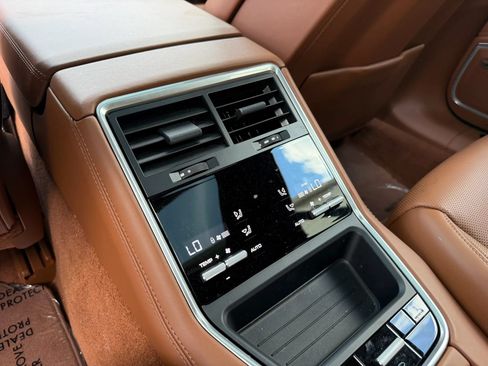 Used 2023 Porsche Panamera 4 Platinum Edition AWD/4WD image 29