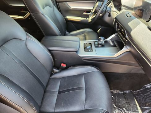 Used 2024 MAZDA CX-90 3.3 Turbo w/ Premium Package AWD/4WD image 5