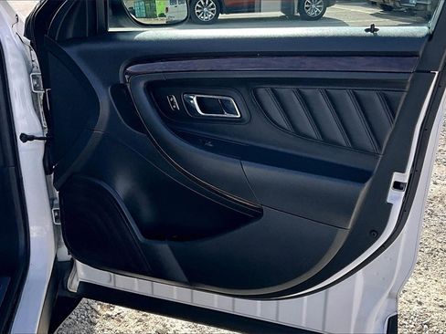 Used 2018 Ford Taurus Limited image 20