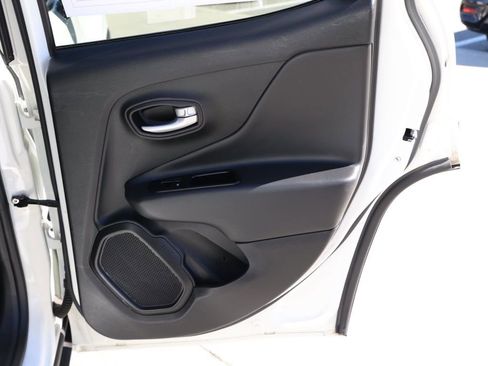 Used 2023 Jeep Renegade Latitude image 19