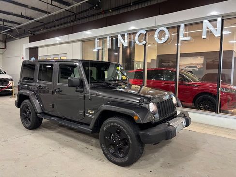 Used 2014 Jeep Wrangler Unlimited Sahara w/ Dual Top Group AWD/4WD image 1