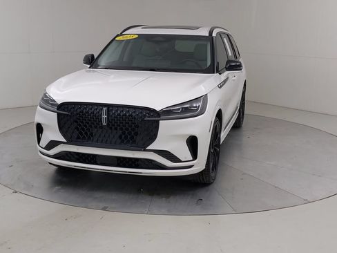 Used 2025 Lincoln Aviator Reserve w/ Equipment Group 201A AWD/4WD image 11