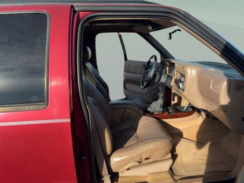 Used 1996 Oldsmobile Bravada AWD image 19