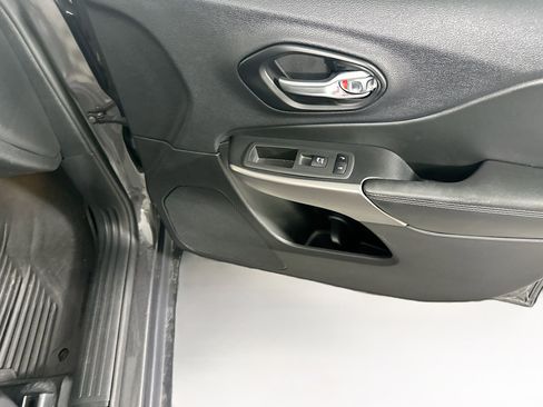 Used 2022 Jeep Cherokee Limited image 29