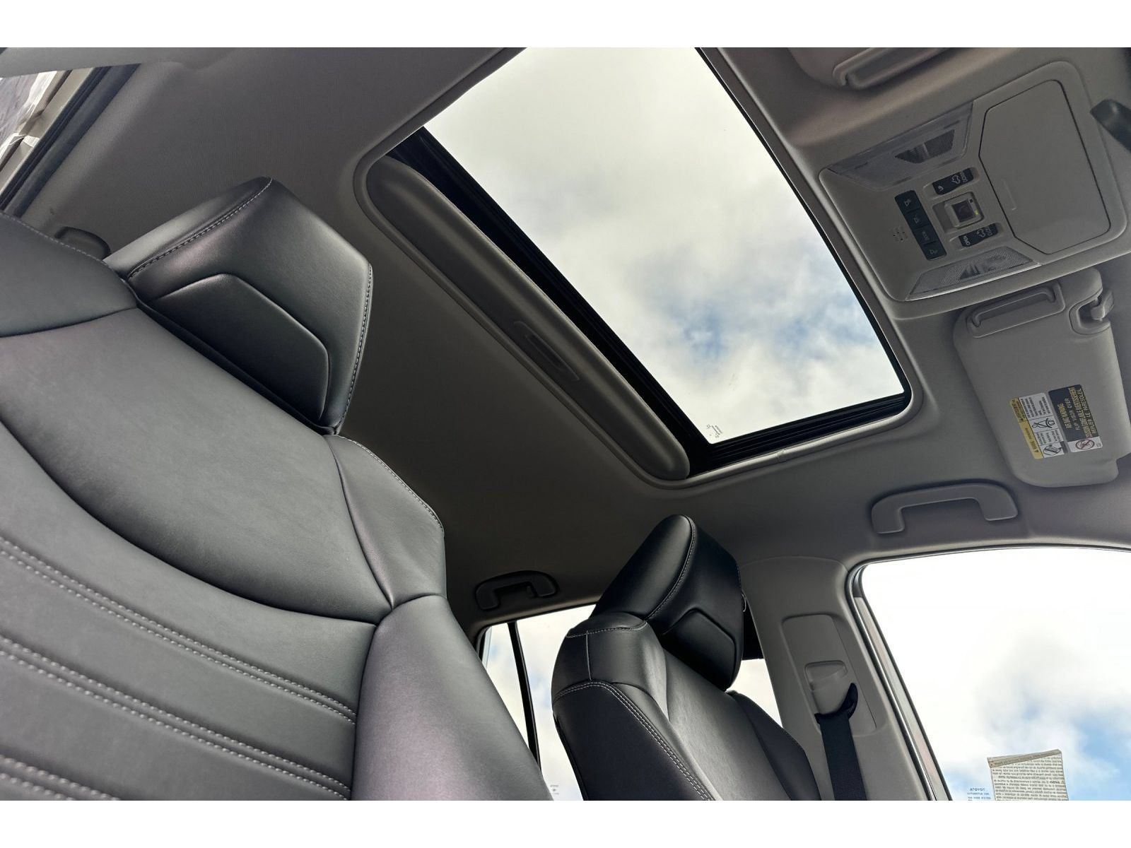 Used 2022 Toyota RAV4 XLE Premium FWD image 19