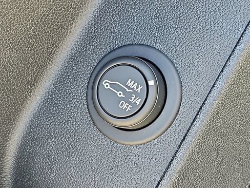 Certified 2023 Chevrolet Equinox RS FWD image 23