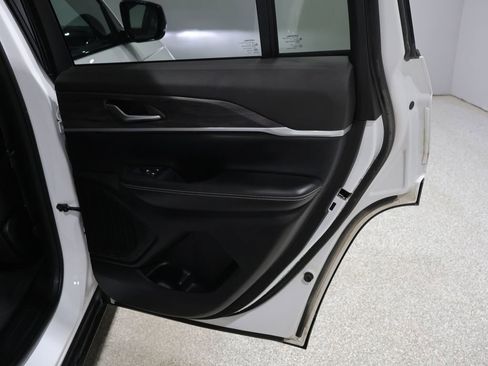 Certified 2023 Jeep Grand Cherokee Limited w/ Black Appearance Package AWD/4WD image 22