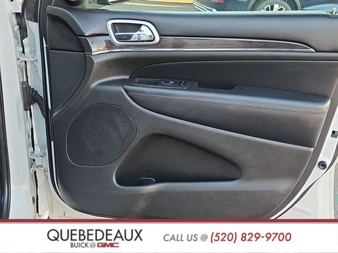 Used 2018 Jeep Grand Cherokee Overland AWD/4WD image 27