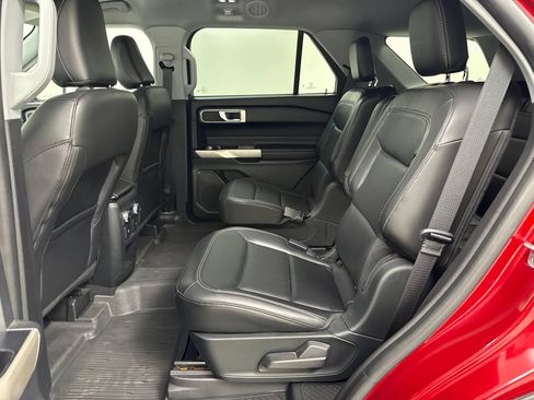 Used 2021 Ford Explorer XLT w/ Equipment Group 202A RWD image 19