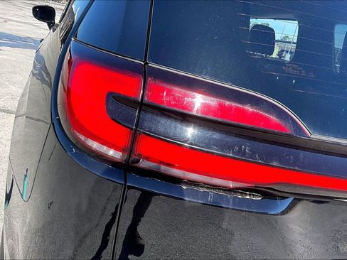 Used 2024 Chrysler Pacifica Touring-L image 23