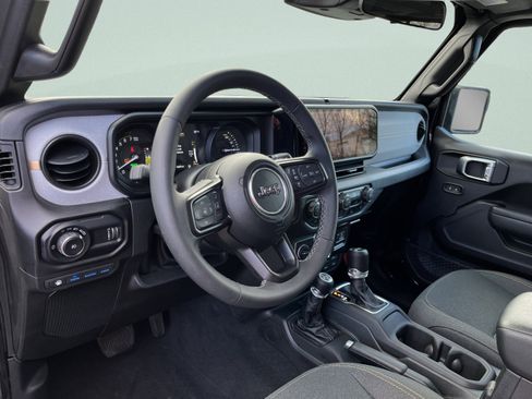 Used 2025 Jeep Wrangler Willys image 4